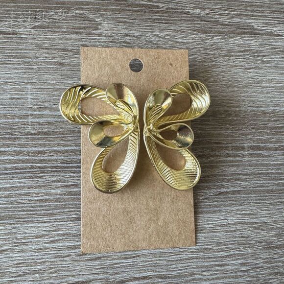 Elegant Gold Swirl Earrings A1301 - Picture 1 of 2